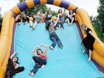 Kids chaos on the inflatable assault course