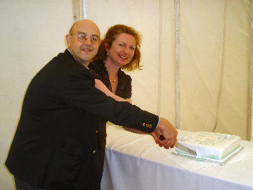 Andy and Helen cut the 20th anniversary cake