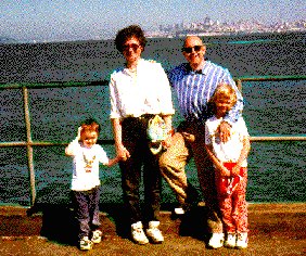Family with San Francisco skyline