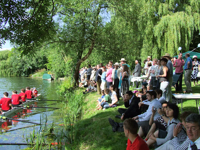 Lady Margaret Boat Club pull in to the bank at Ditton Corner after making their bump
