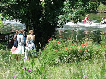 Girls watching the rowers