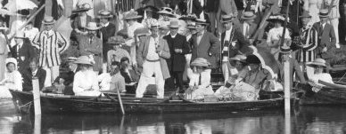 Spectators in 1910